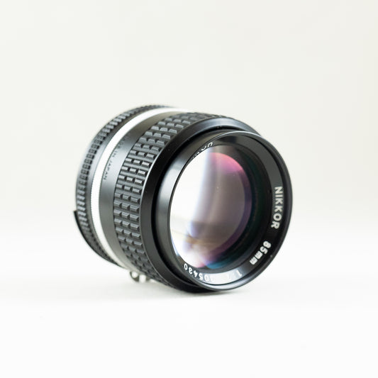 Pre-Owned Nikon 85mm f2 AIS Nikkor #305430